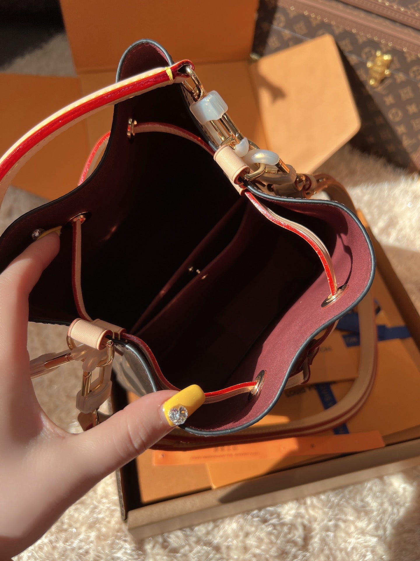 LV NeoNoé Monogram Canvas Bucket Bag with Leather Trim and Shoulder Strap (20 x 21 x 13) cm
